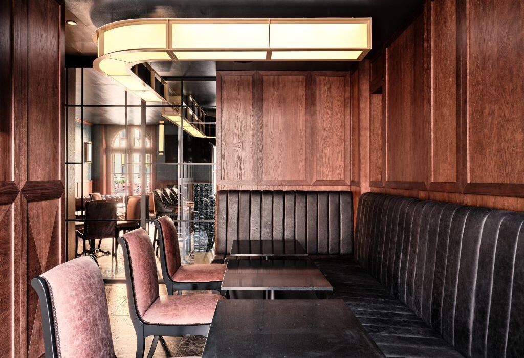 Klimatyczny longue bar