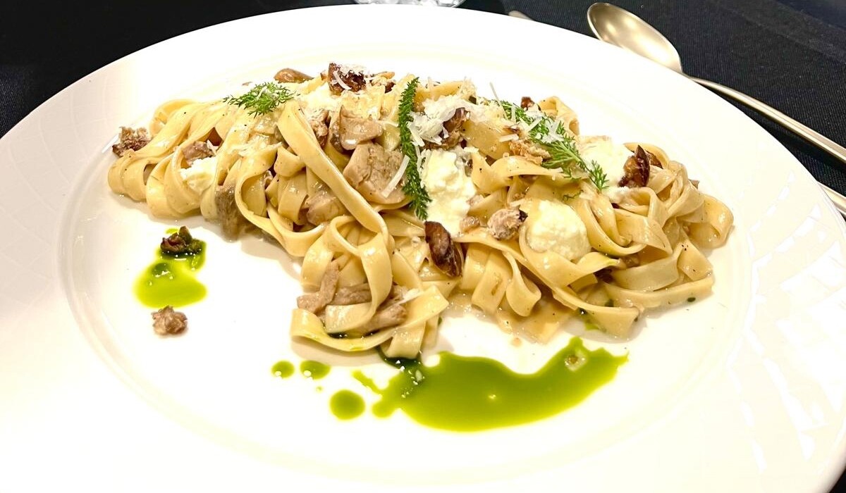 Włoskie danie na przyjęcie w restauracji Bona