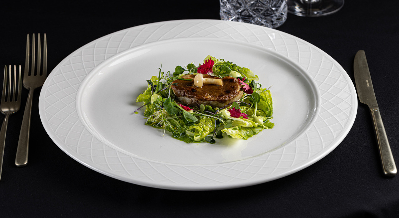 Miniature meat dish with mushrooms, served as a tasting portion