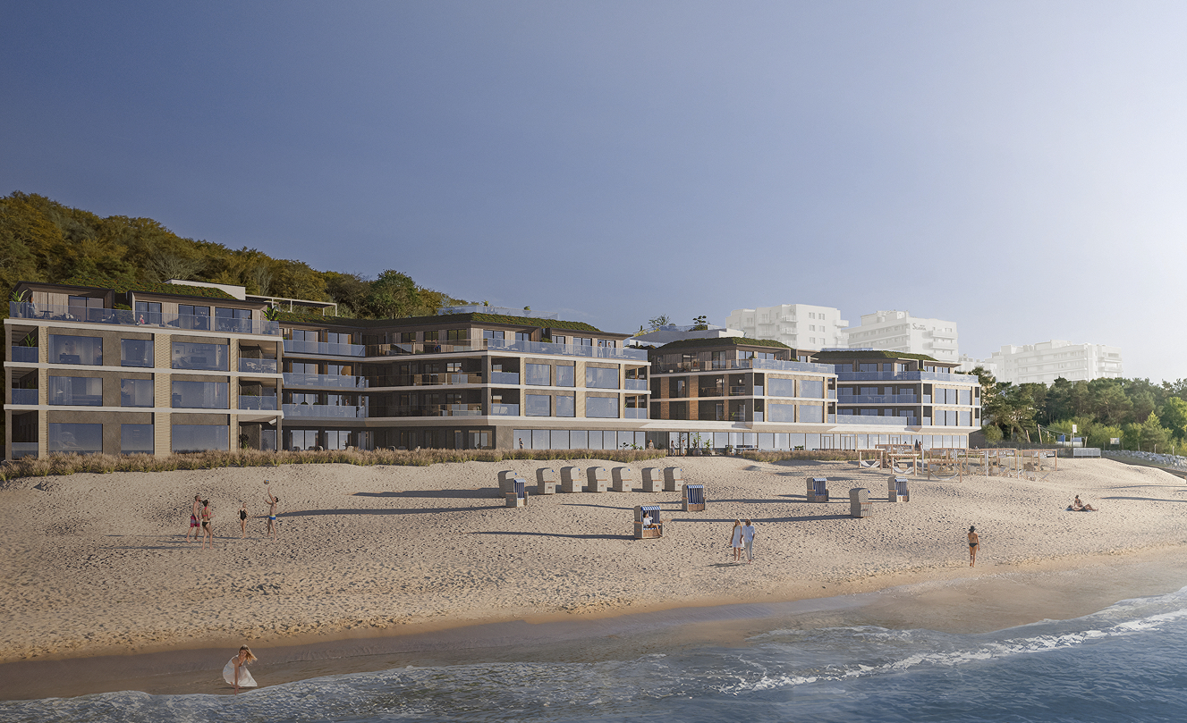 Nowoczesny nadmorski hotel z przeszklonymi balkonami, piaszczystą plażą, koszami plażowymi i gośćmi spacerującymi oraz bawiącymi się przy brzegu.