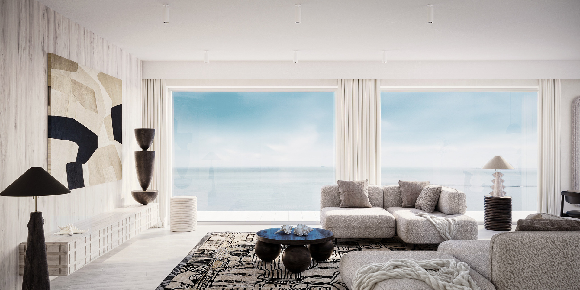Przestronny salon przy plaży z oknami od podłogi do sufitu, miękką sofą modułową, wzorzystym dywanem, rzeźbiarską dekoracją i rozległym widokiem na morze.