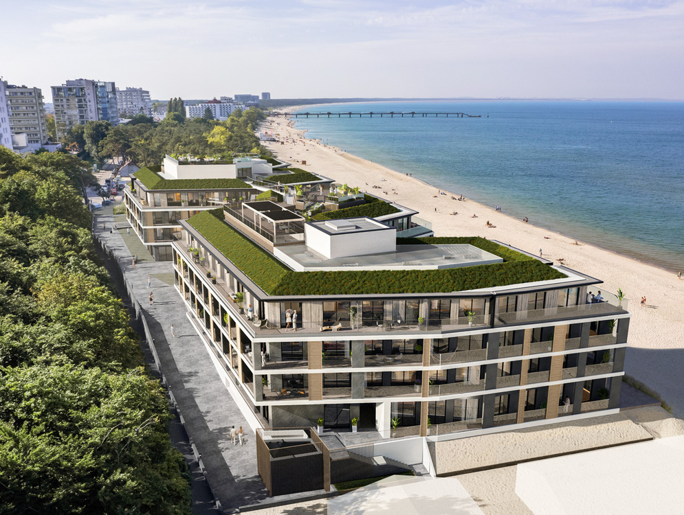 Nowoczesny hotel przy brzegu z zielonymi dachami, tarasami i prywatnymi balkonami, promenadą, piaszczystą plażą i molo