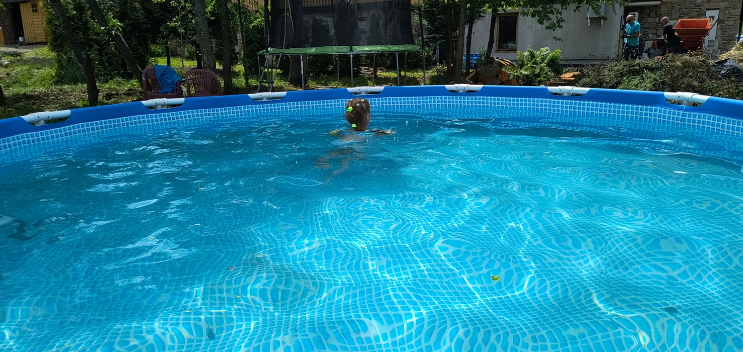 Duży basen letni - głębokość ok. 1,0m