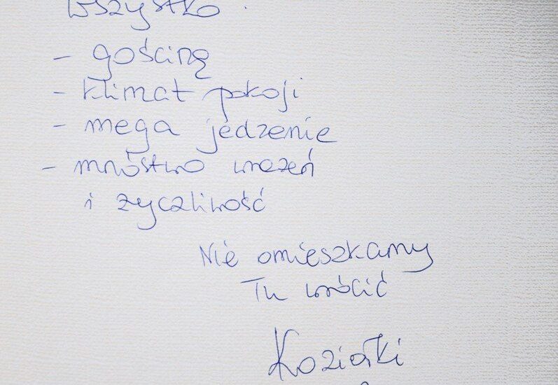 Ręczny wpis w księdze gości (23.07.2016) dziękujący za gościnę, klimat pokoju, pyszne jedzenie i życzliwość