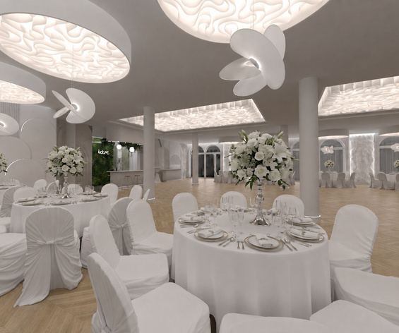 Elegancka sala bankietowa z okrągłymi stołami w białych pokrowcach, wysokimi bukietami, rzeźbiarskimi podświetlanymi sufitami i dębowym parkietem
