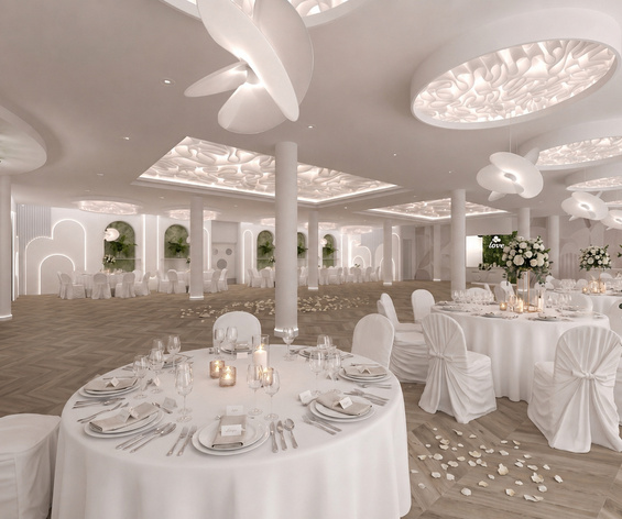 Elegancka sala bankietowa: białe okrągłe stoły, zakryte krzesła, wysokie bukiety róż, świeczki, ozdobne podświetlone sufity